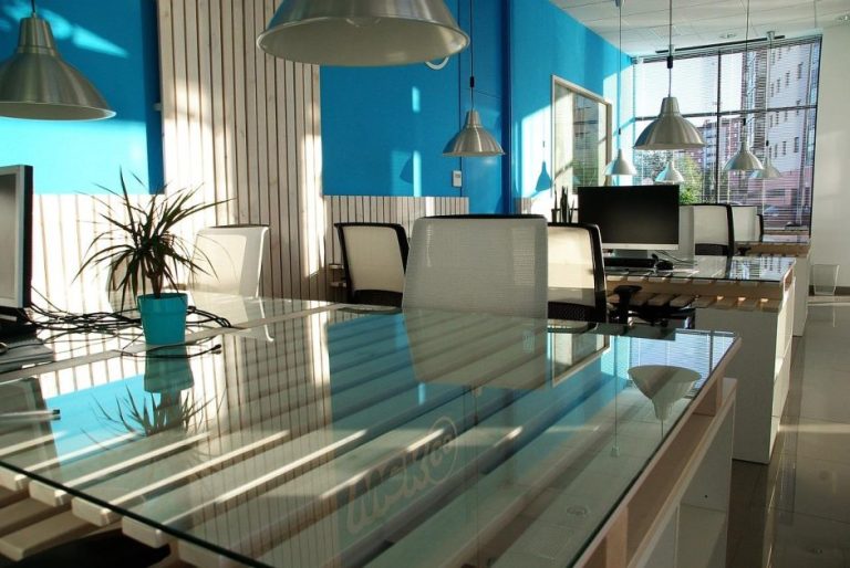 Home Modern kantoor met trends in duurzaamheid, flexibiliteit en ergonomie: diverse werkplekken en ergonomische meubels